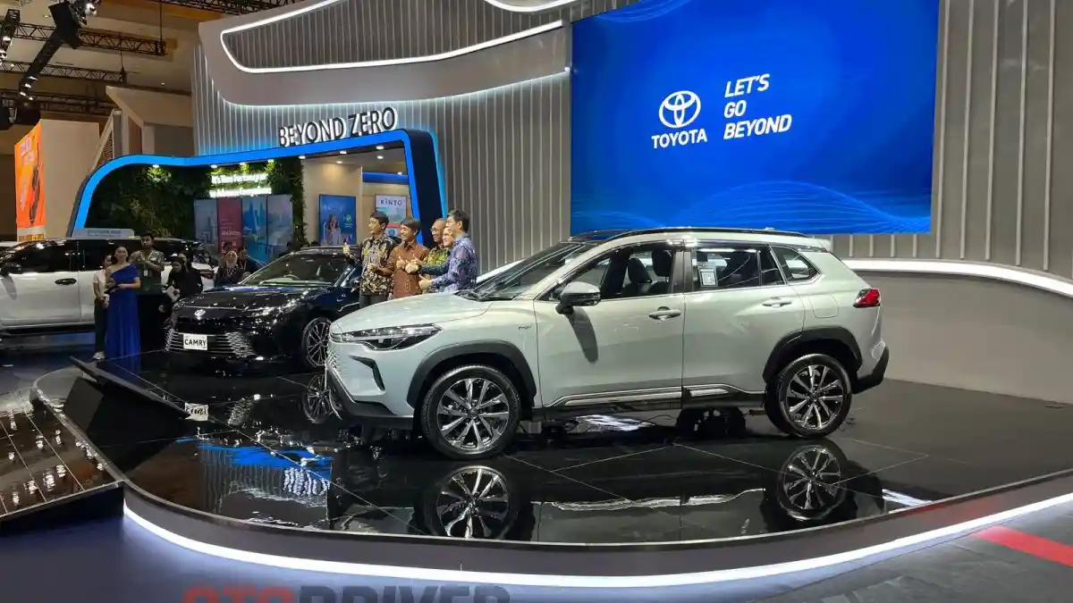 Foto - Toyota All New Camry dan New Corolla Cross resmi diluncurkan di Indonesia